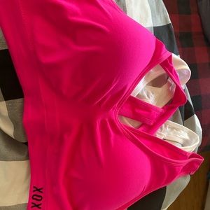 Sports bras (2)